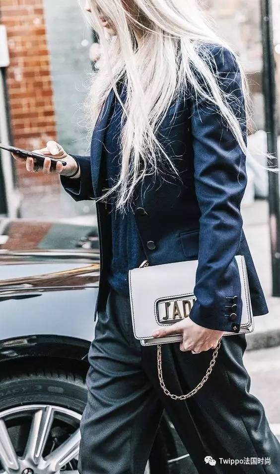 迷你小肩包,现在还流行小皮包包吗