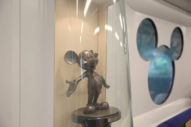 白天去逛迪斯尼,晚上香槟泡泡浴,女孩子去香港应该这么玩