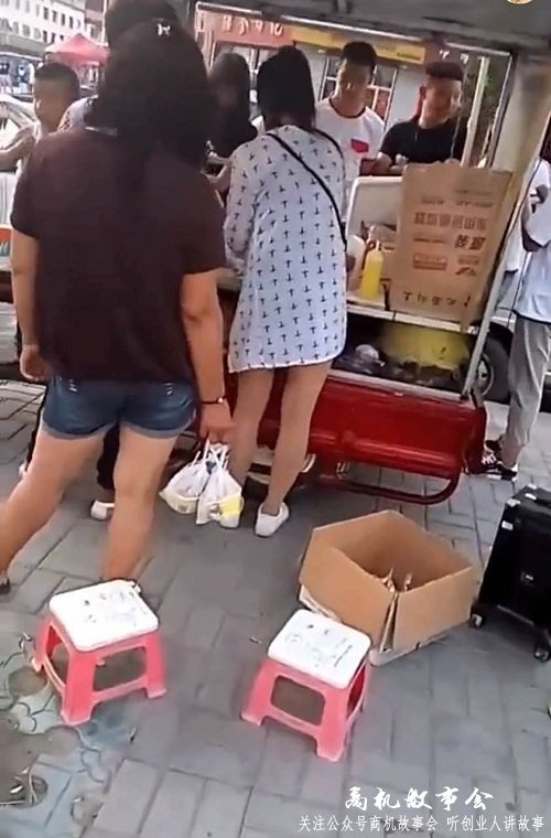 漂亮女生创业卖什么,漂亮女大学生赚钱