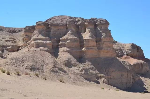 带着老伴穷游,60大叔自驾房车带老伴环游中国