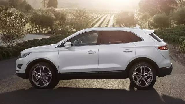 别提什么配置性能操控，俺买车就是为了帅，帅，帅