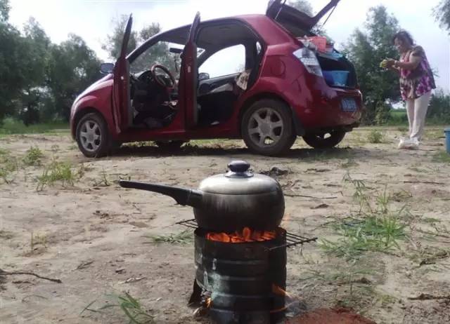 带着老伴穷游,60大叔自驾房车带老伴环游中国