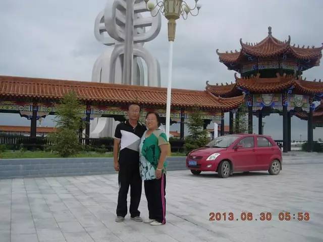 带着老伴穷游,60大叔自驾房车带老伴环游中国