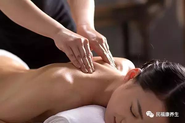 肩膀酸痛原因及缓解好妙招,肩膀和脖子交界处酸痛用艾灸调理