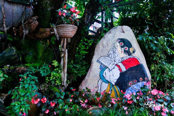 历史底蕴与现代繁华在此交融,历史与现代并存的城市