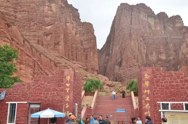 带着老伴穷游,60大叔自驾房车带老伴环游中国