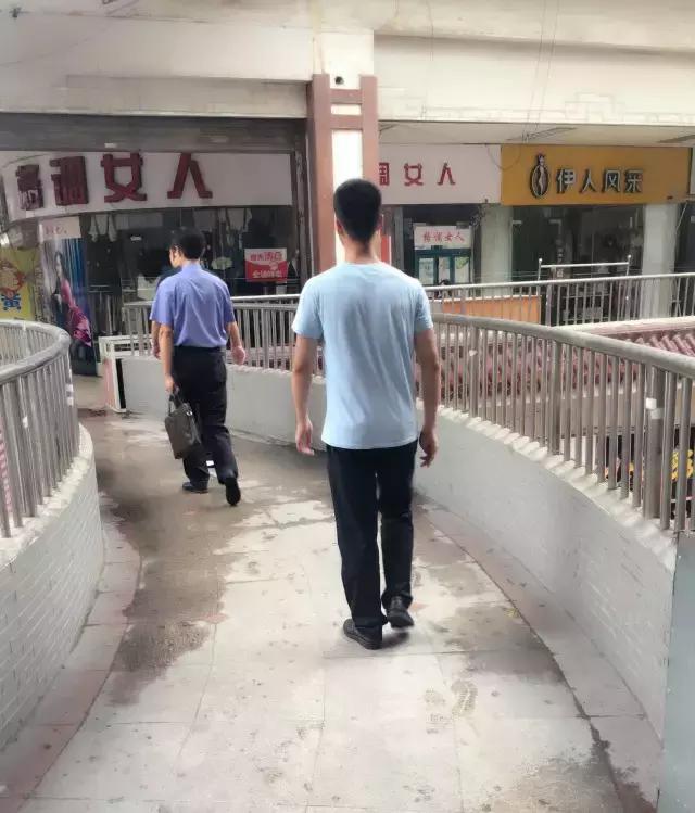 无辜还是狡辩？竟然在公共女厕猥亵妇女！检察官亲历性审查*局破**逮捕他