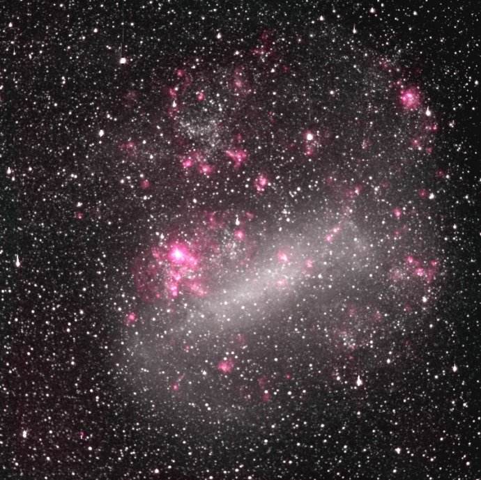 银河系的黑洞会吞噬整个星系吗,银河系旁边的星系有黑洞