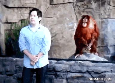 这是干啥?干嘛掏人家女生的下边,你好坏