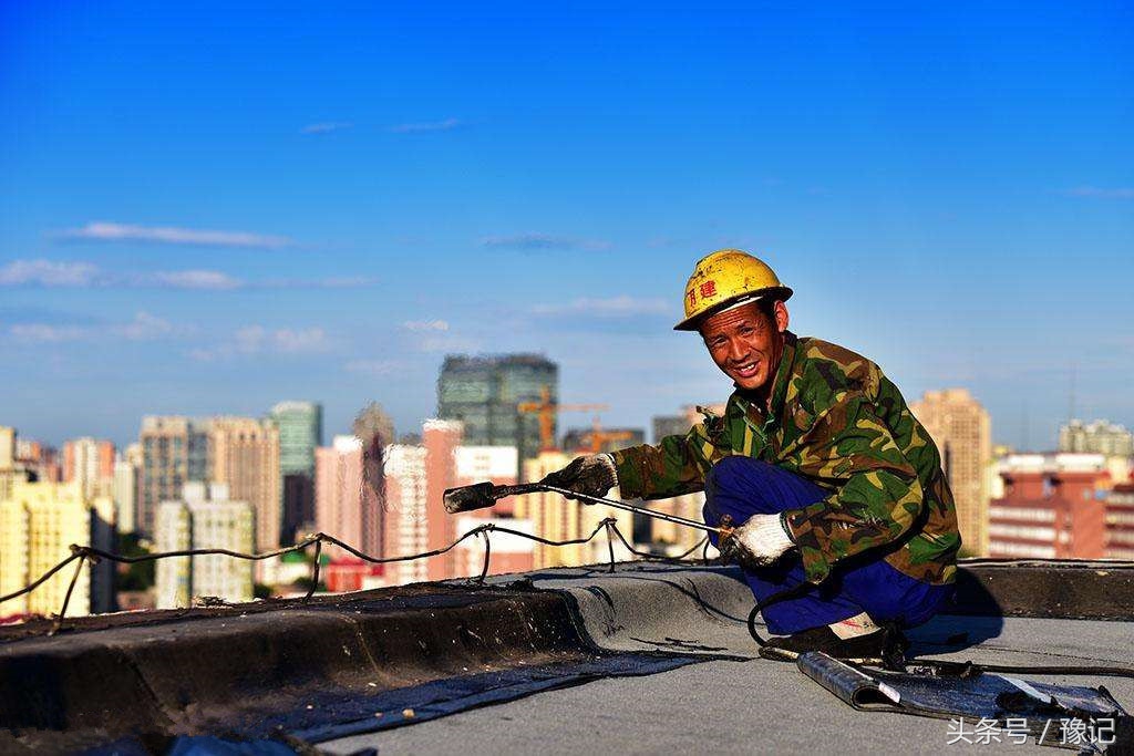 33万农民一年挣回400亿，项城人占领了中国三分之二的房顶