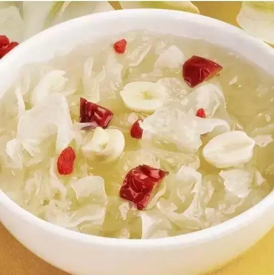 蒹葭苍苍白露为霜天冷莫忘添衣,蒹葭苍苍白露为霜何日归故乡