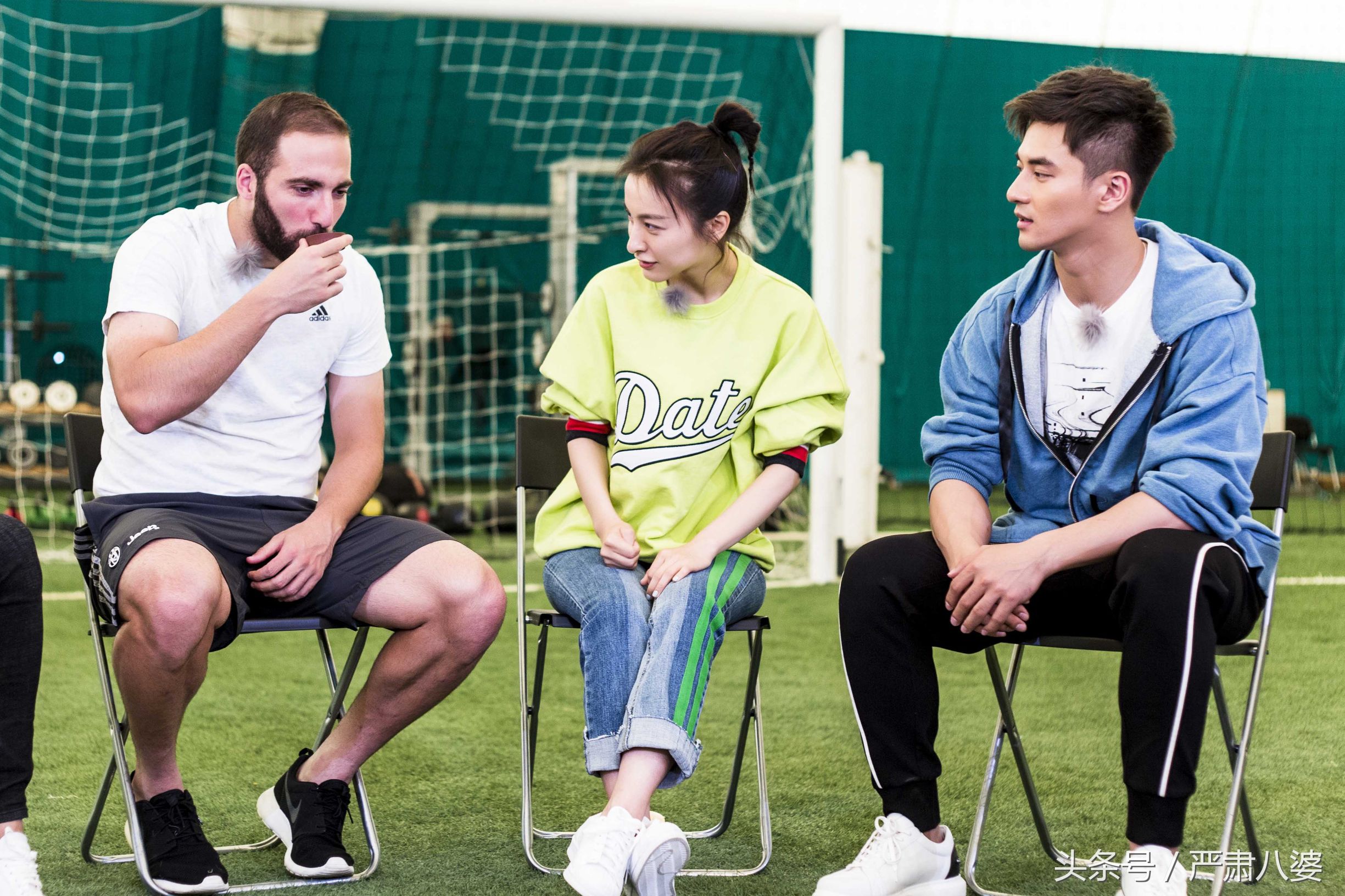 郑恺探访国家队,郑恺遇见富二代