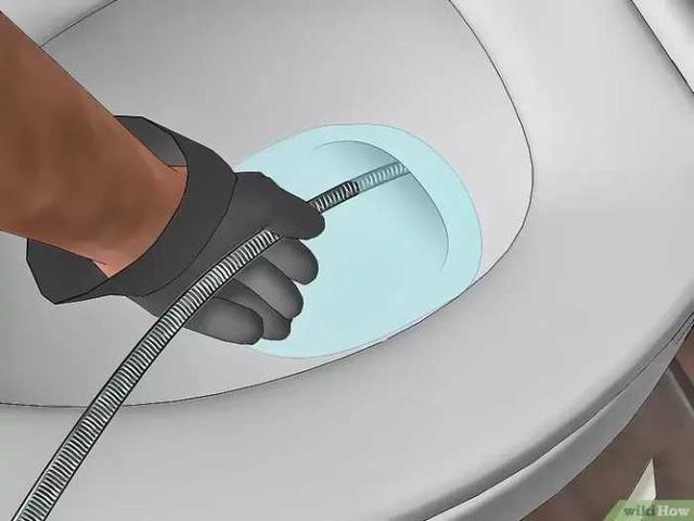 马桶堵了拿泥鳅管用不,马桶堵了用手电钻疏通