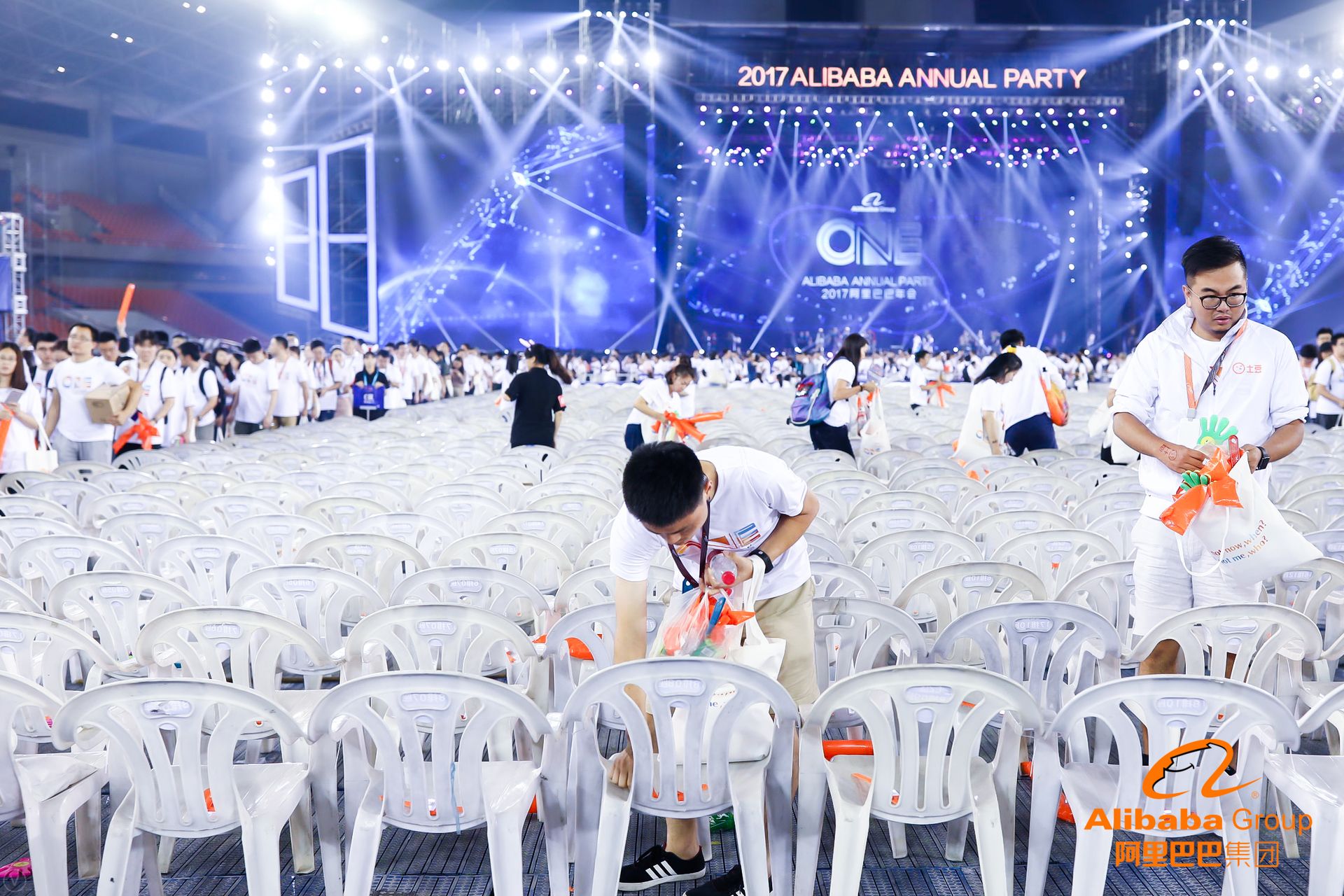 这些高清大图告诉你，今天刷屏朋友圈的阿里年会到底在玩什么？