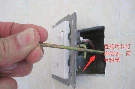 墙上插座老是掉怎么办,墙壁上的插座松动了如何解决