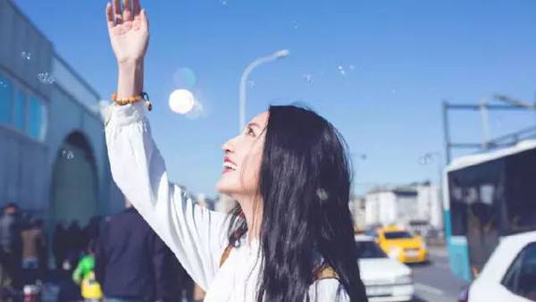 阴天旅游怎么拍照好看呢,十一出去旅游怎么拍照