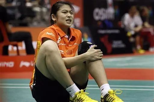 打羽毛球膝盖真的会承受不了吗,经常打羽毛球如何保养膝盖关节