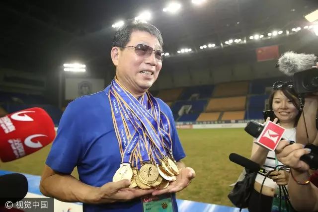 大咖！今晚《五星足球》，申花新主帅来了！