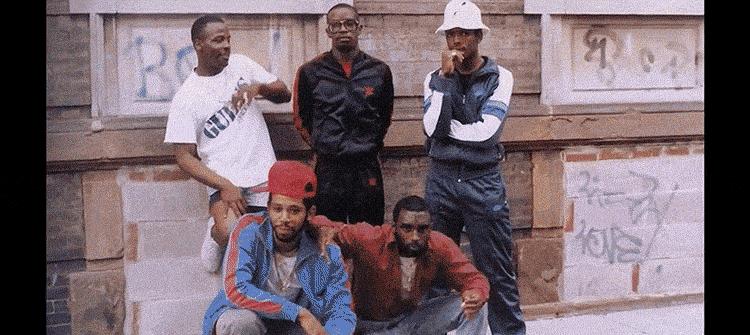 嘻哈起源于贫民窟,嘻哈服装发展