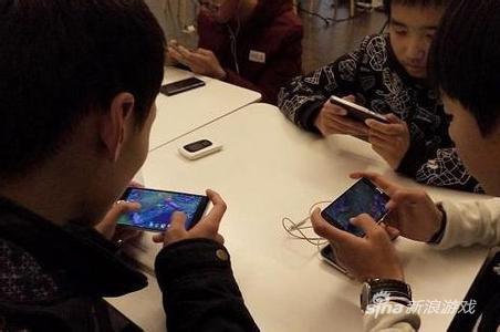 不想手机屏幕脏兮兮？信利AF+镀膜来拯救