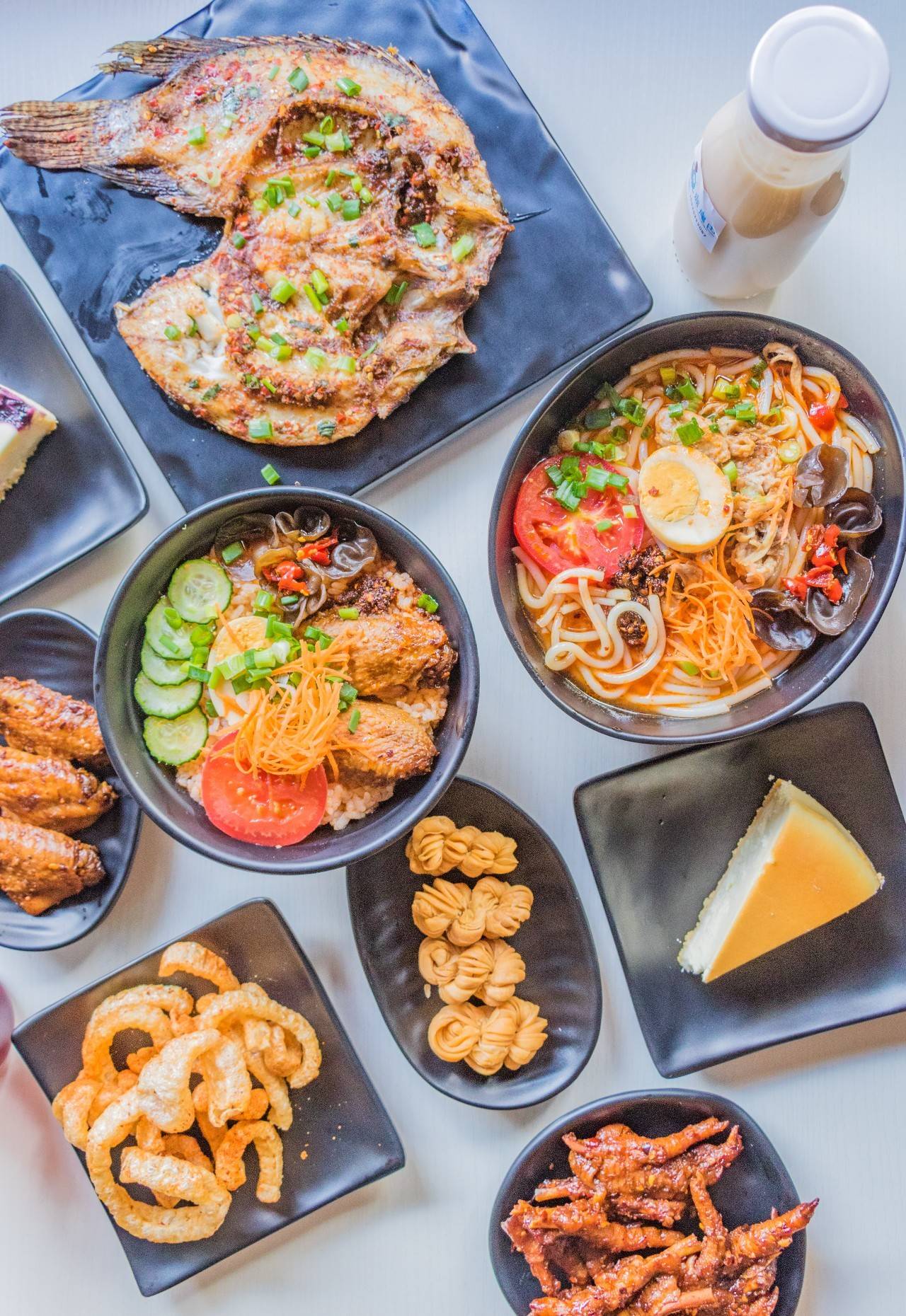 不到10㎡的店，一年卖100000+碗，下雨都要甩的米线竟来自泰国！