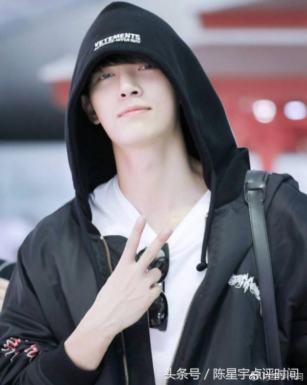 泰国时尚圈新晋宠儿神哥GxxodItthipat轻松驾驭百变造型