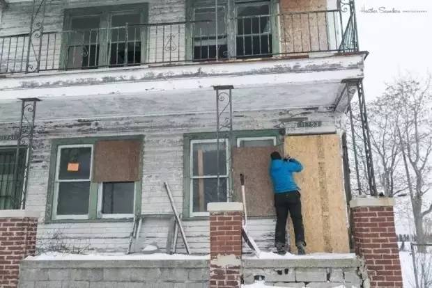 破败的房子重新焕发生机,原本破旧的房子变得焕然一新