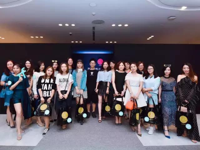 关晓彤有没有买到假的奢侈品,关晓彤卖鞋