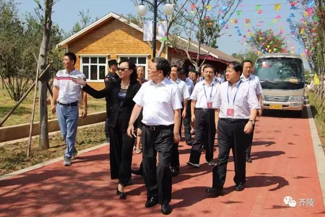 蹴鞠体育节开幕式,齐文化博物院蹴鞠表演队