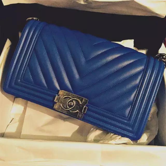 关晓彤有没有买到假的奢侈品,关晓彤卖鞋