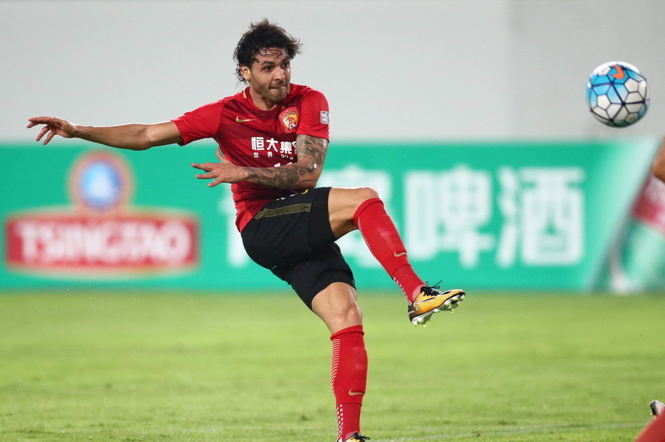 罚丢点球的高拉特是一名怎样的球员，他和浩克谁是中超NO.1？