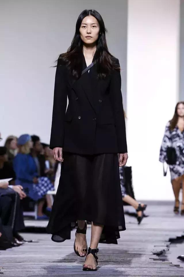 带货女王杨幂又出新花样了,杨幂私服带货