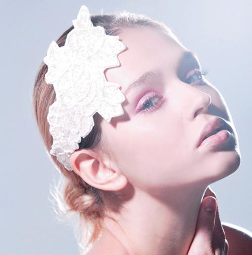 颈部有纹路图片,颈部出现细纹