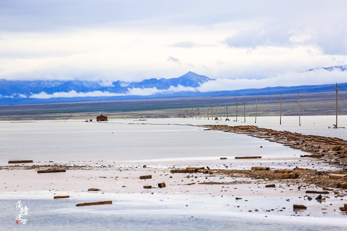 茶卡盐湖的蓝天白云宛如仙境,茶卡盐湖的夜
