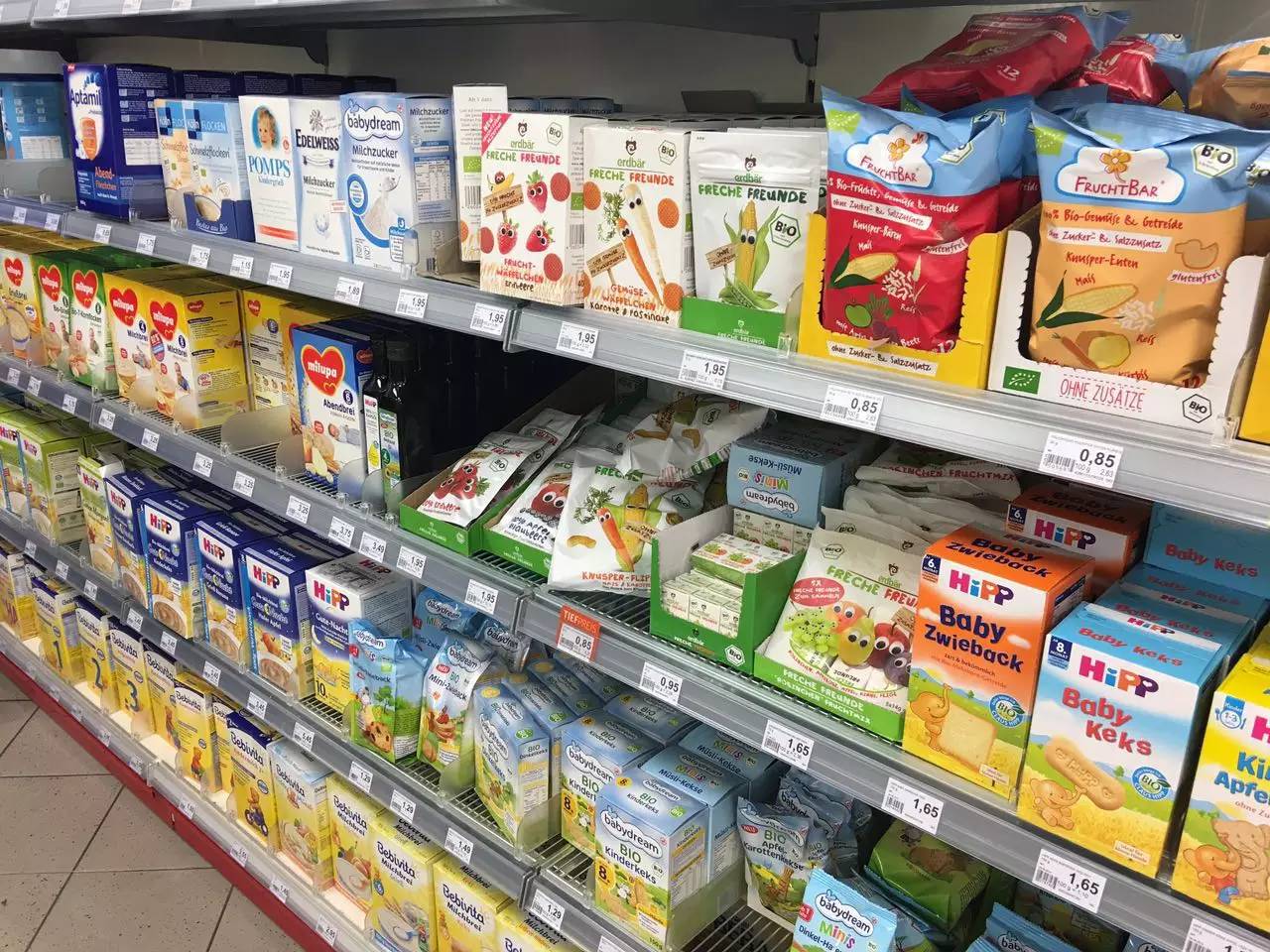 尿不湿是所有父母都该感激的发明，同意的举手