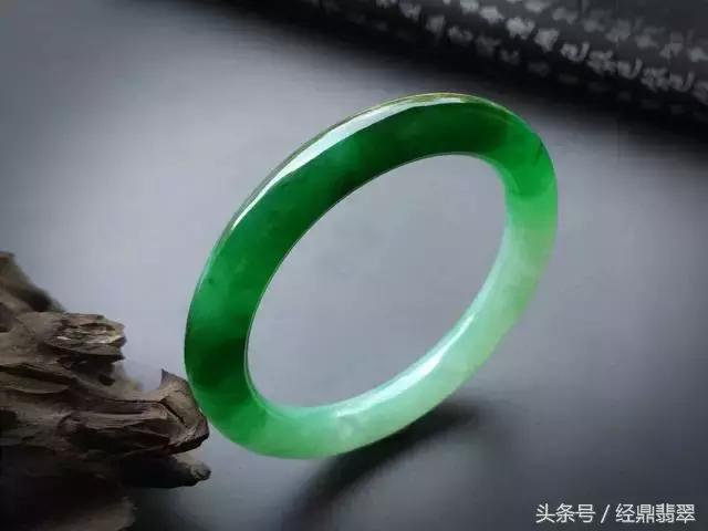 八万元买只假翡翠手镯，翠友为什么如此容易被碰瓷？