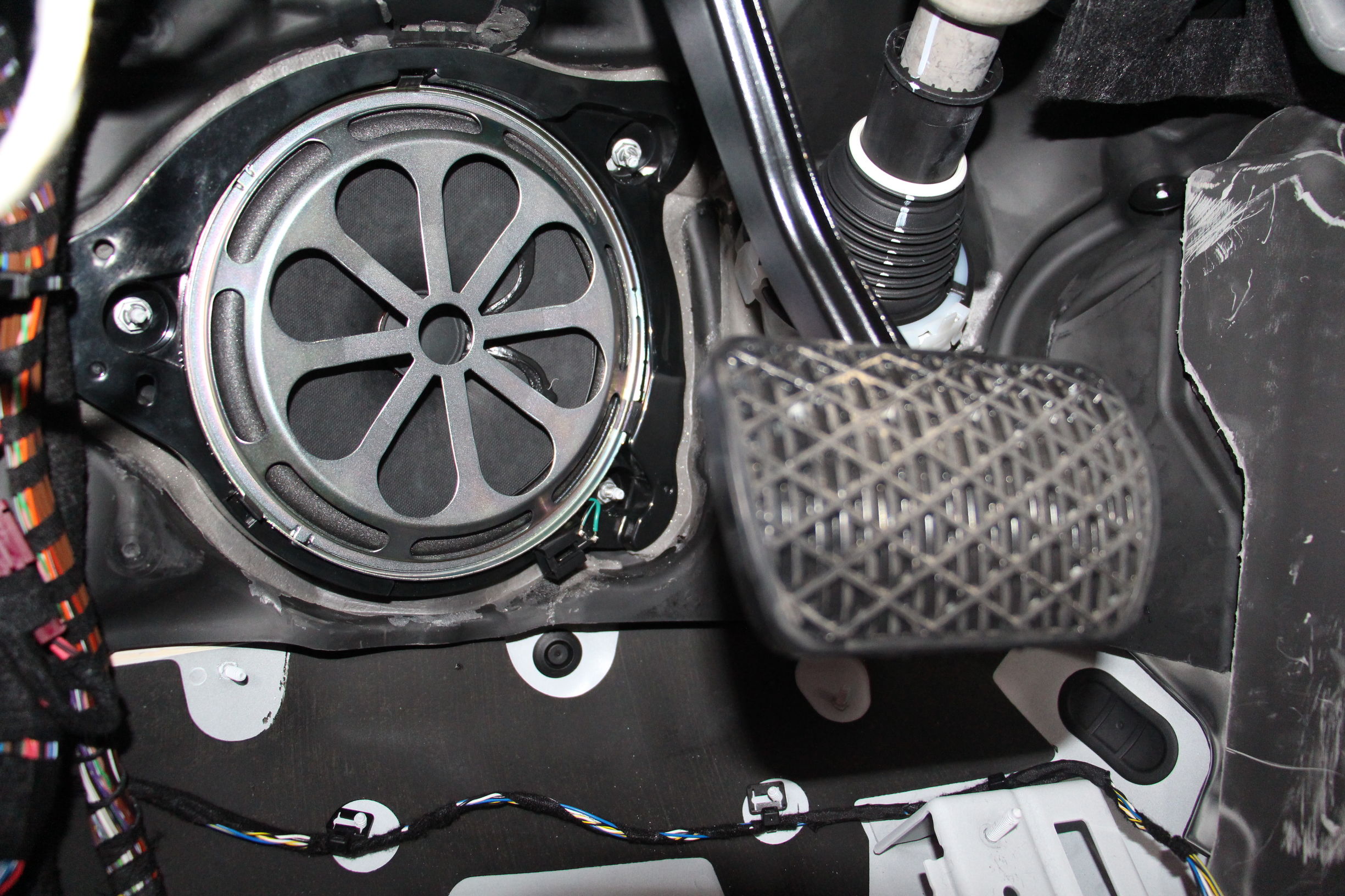 奔驰e普通音响和柏林之声区别,新奔驰e300柏林之声