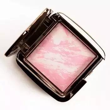 什么牌子的腮红好用且自然,哪个牌子的腮红比较显气色好