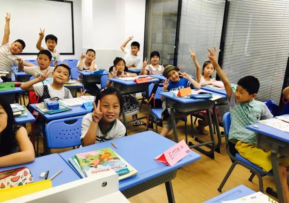 蓝天英语老师,少儿英语启蒙二十六个英语字母