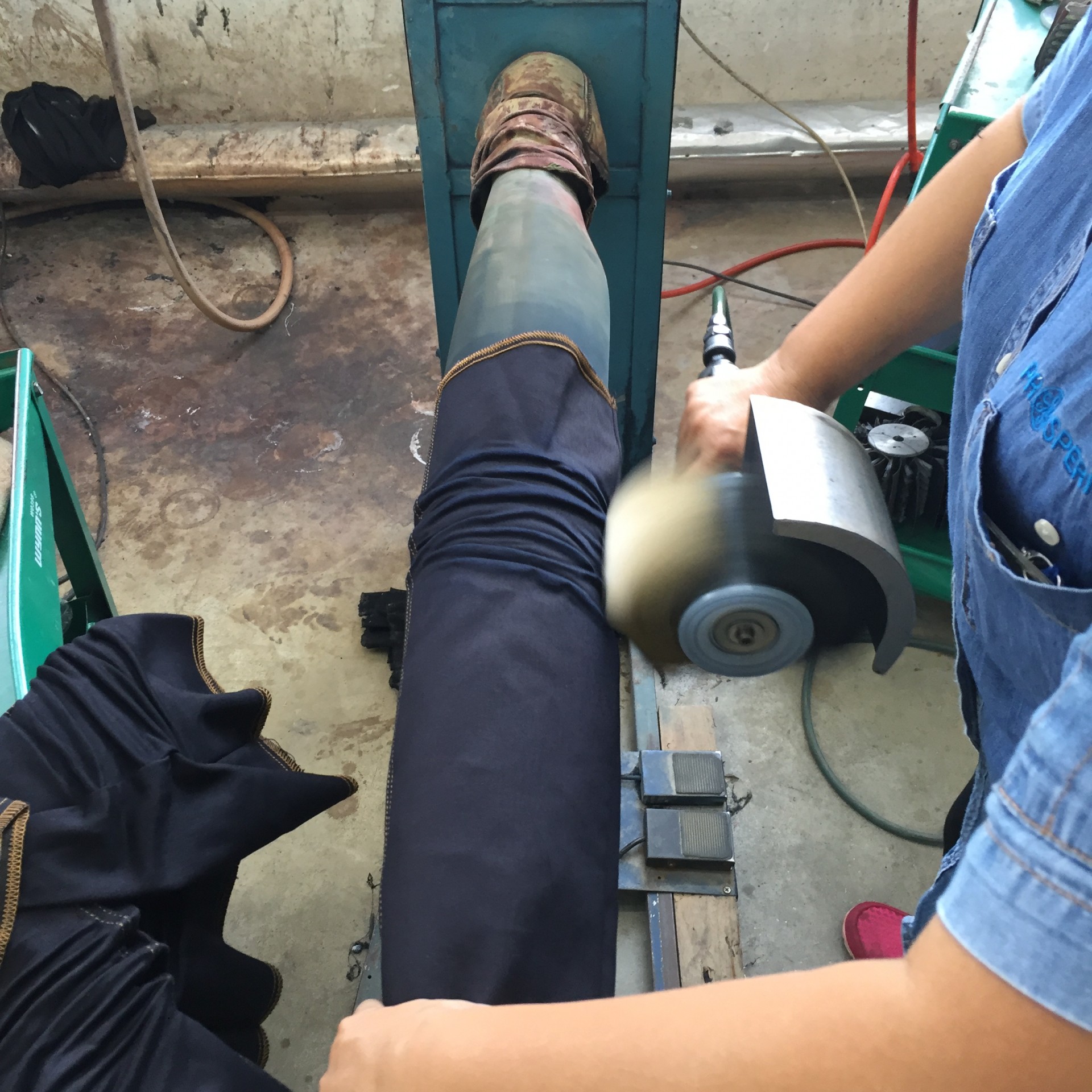 牛仔裤2000价位左右品牌,二百多元的牛仔裤真的好吗