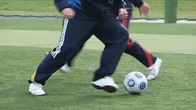 足球入门摆脱过人技巧,足球教学与技巧九分钟十个动作