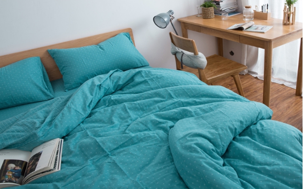 四件套床品搭配对比,床品四件套怎么选款式和卧室配