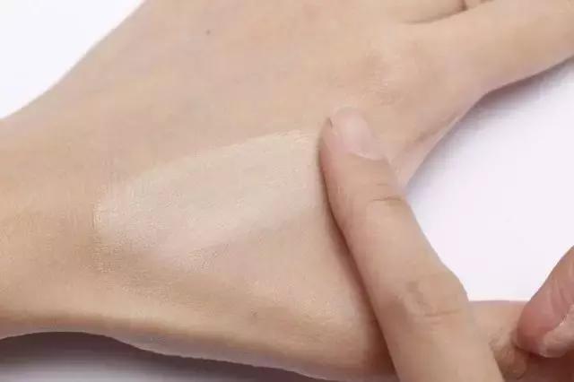 阿玛尼粉底液哪一款最好用,阿玛尼好用的粉底液排行榜前十名