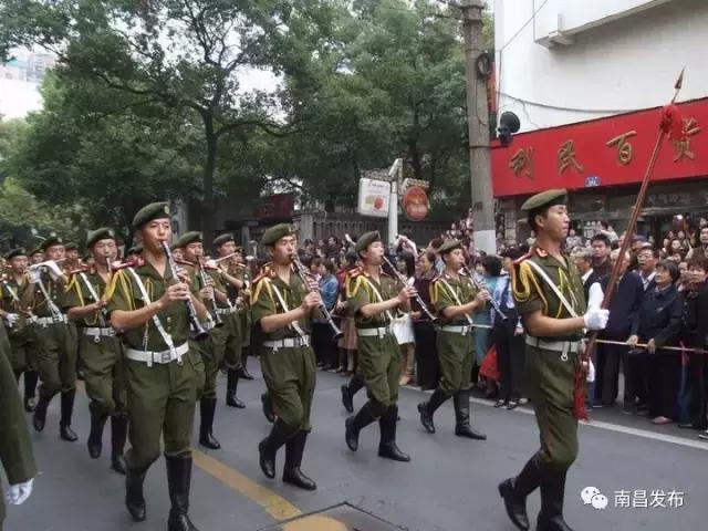 南昌陆军军乐团,南昌军乐团演奏视频