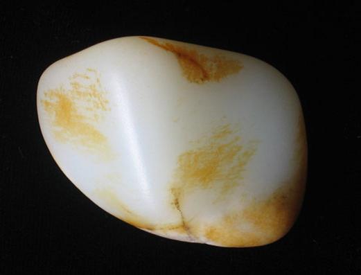 羊脂玉山料和籽料的区别,籽料和山料的区别哪个好