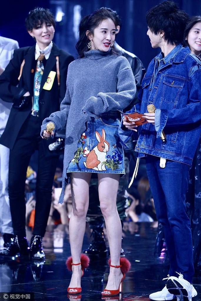 周冬雨夏季衣服穿搭,杨幂夏天穿搭风格