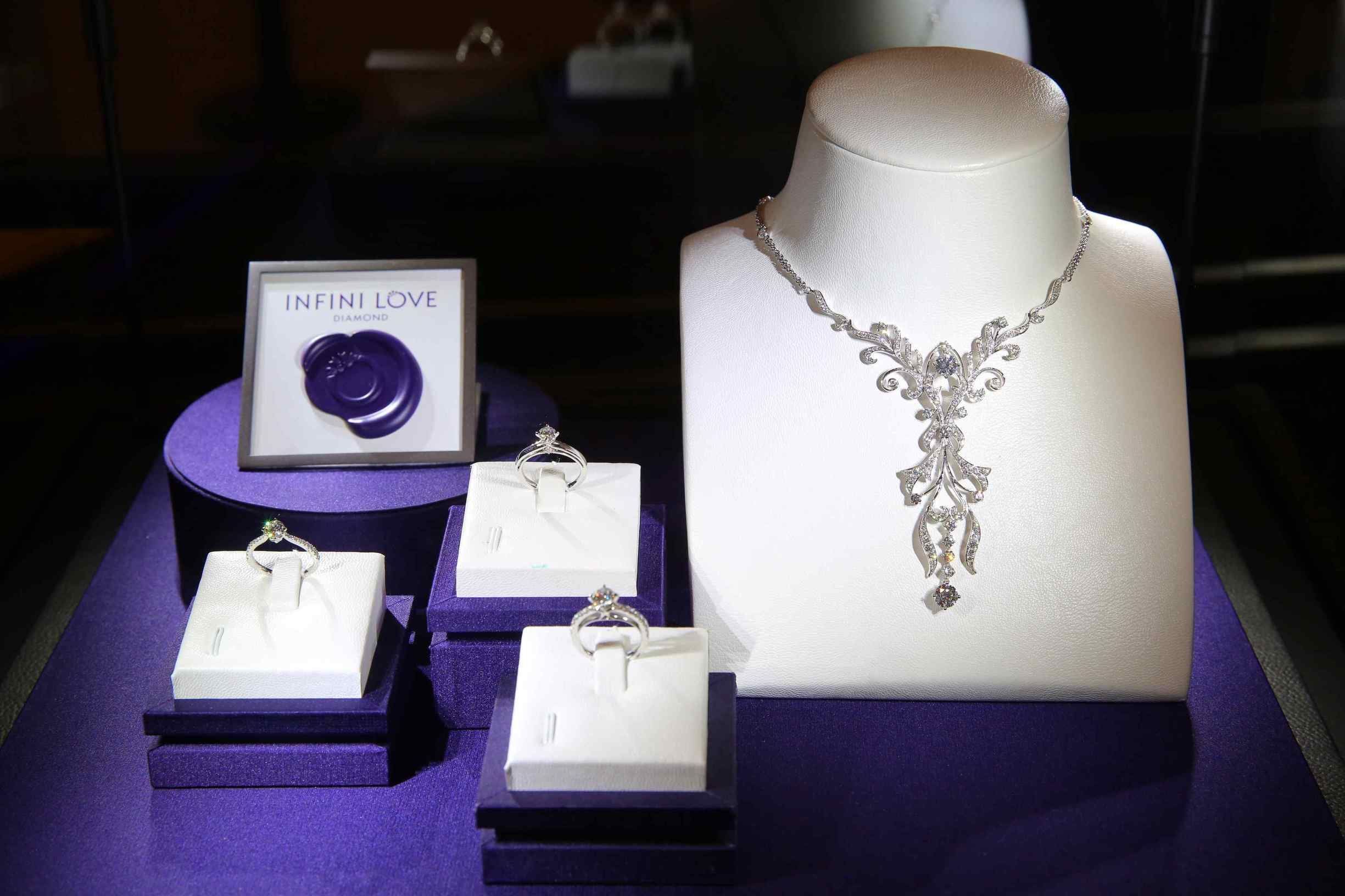 周生生高端系列全爱钻由谁代言 (周生生官方旗舰店全爱钻项链)