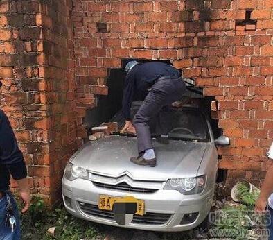 舔第二碗时，丈母娘拉我的手说：放这儿吧！等下我来洗