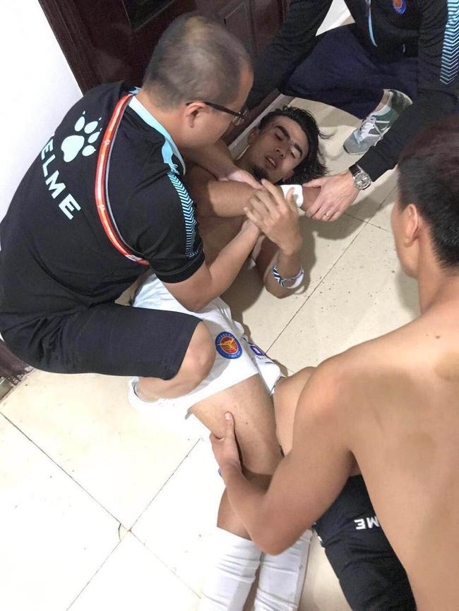 足球场上奇葩事件,足球联赛奇葩事件