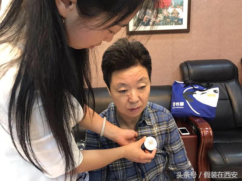 阿里大爱:家里有这样的老人可以全国免费申领防走失智能*位器定**了